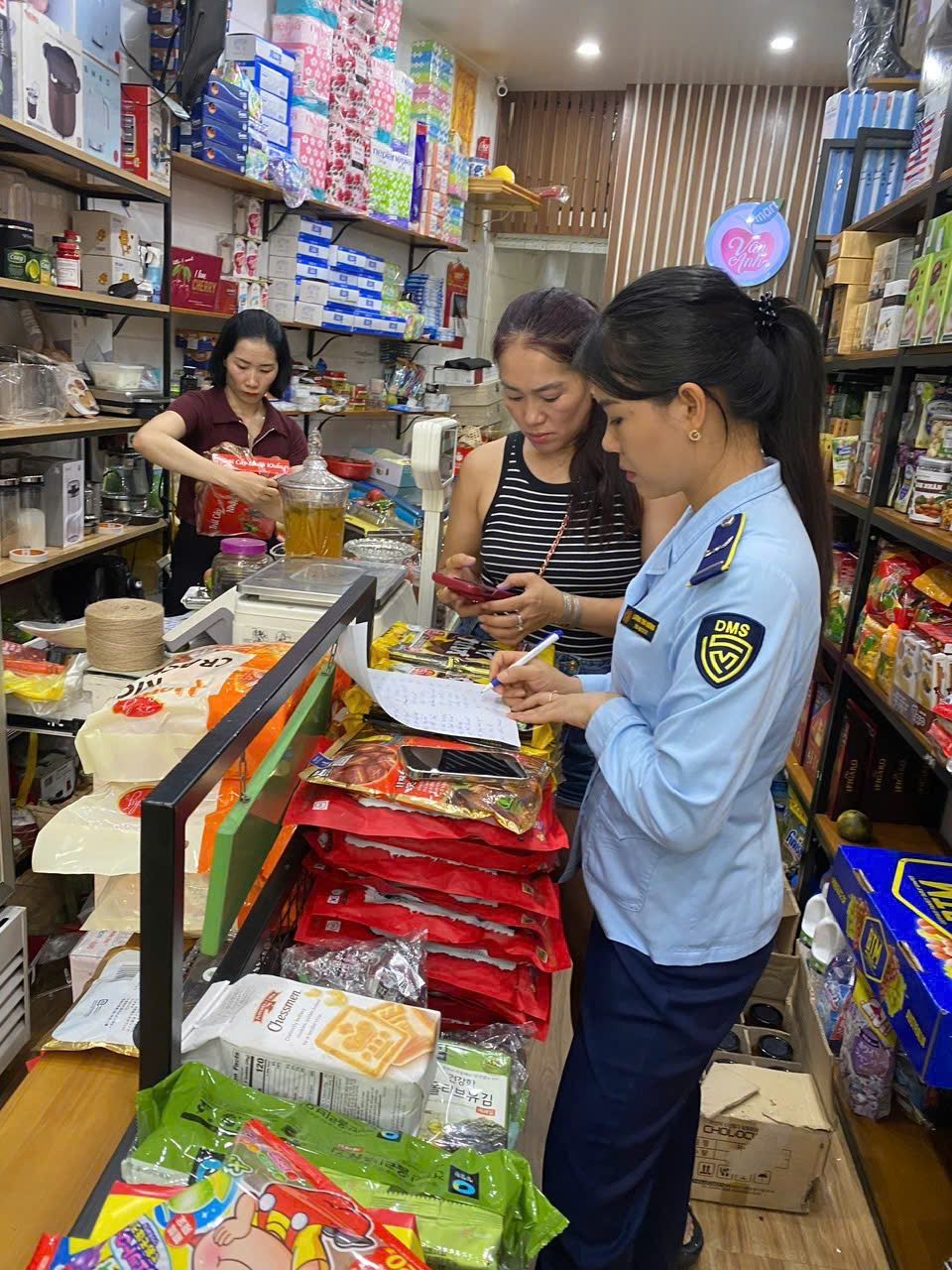 Quản lý thị trường thành phố Hải Phòng dồn lực chặn hàng lậu, hàng giả